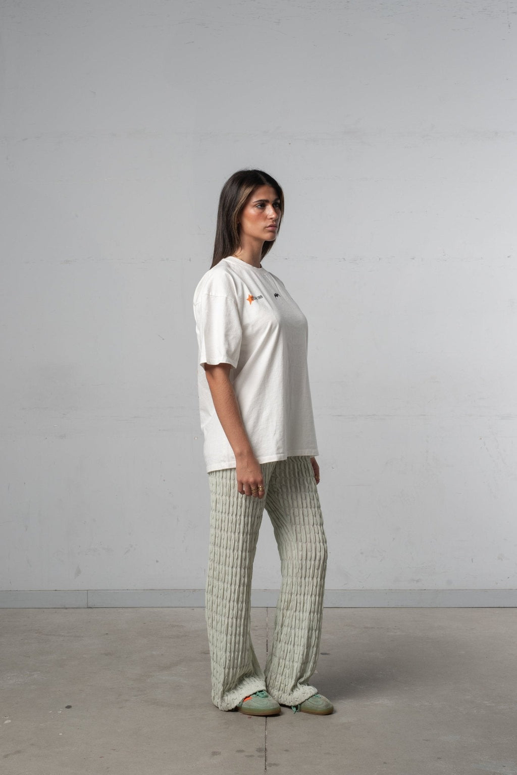 AMUNT TEE