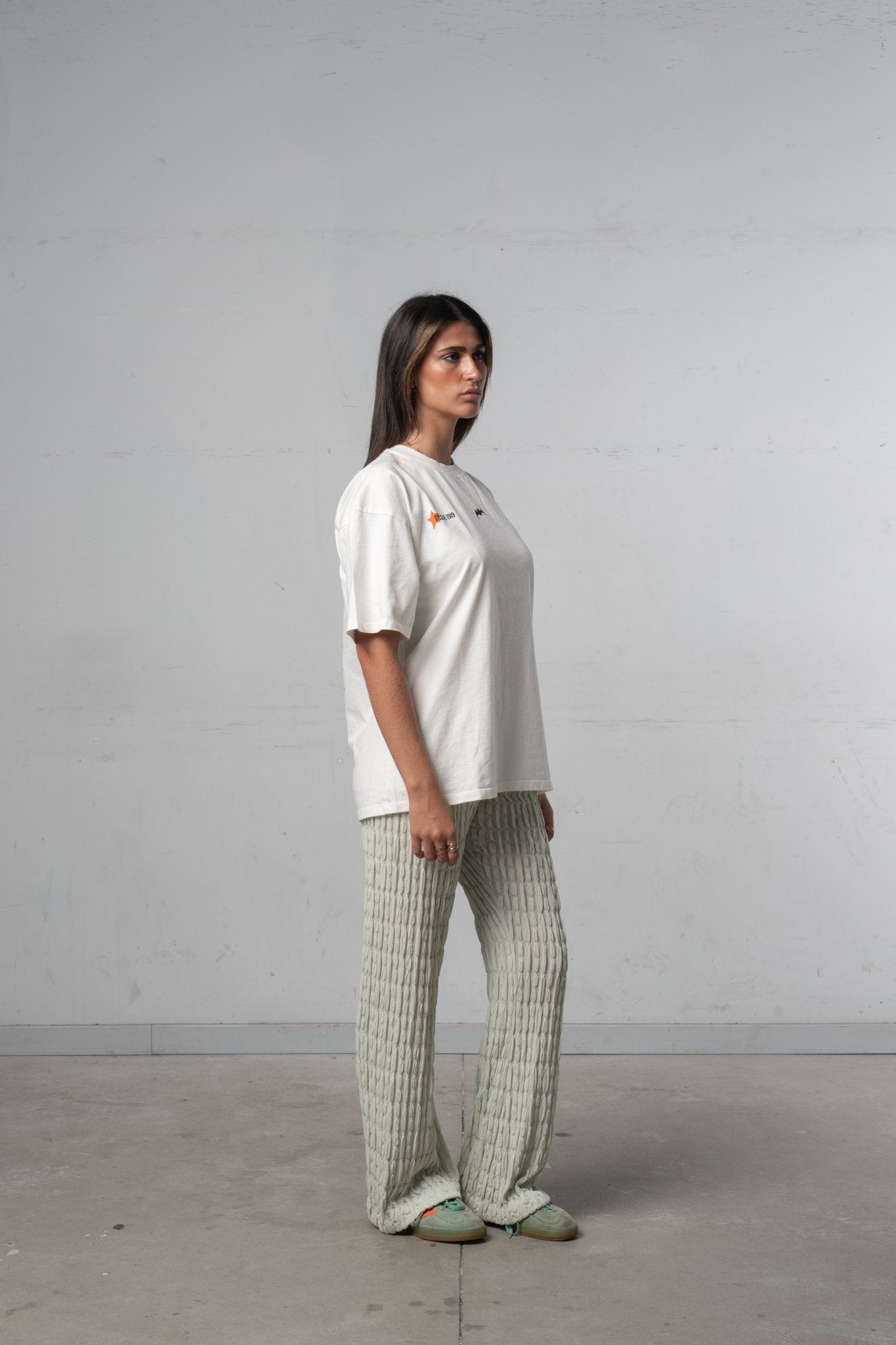 AMUNT TEE