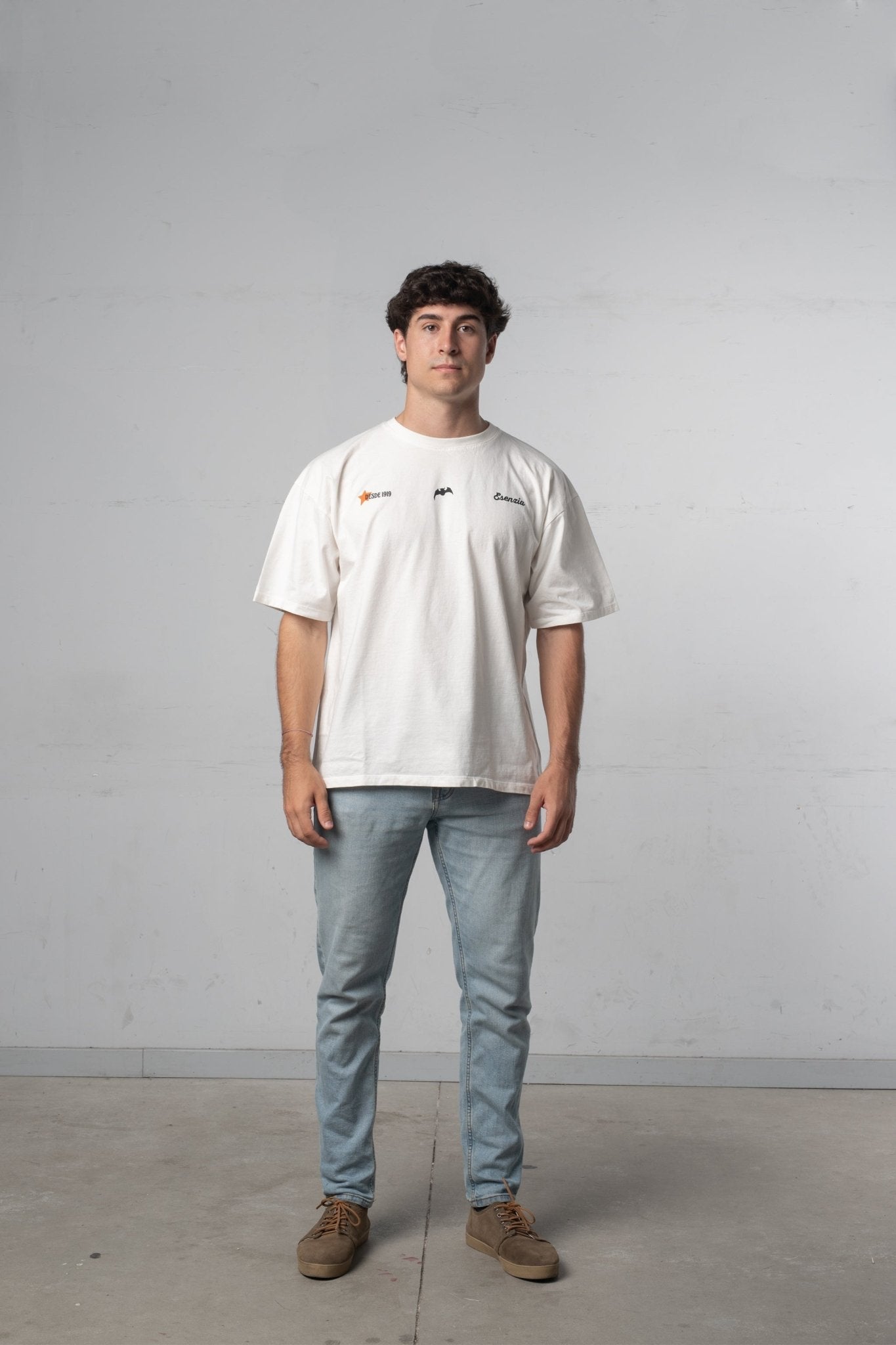 AMUNT TEE