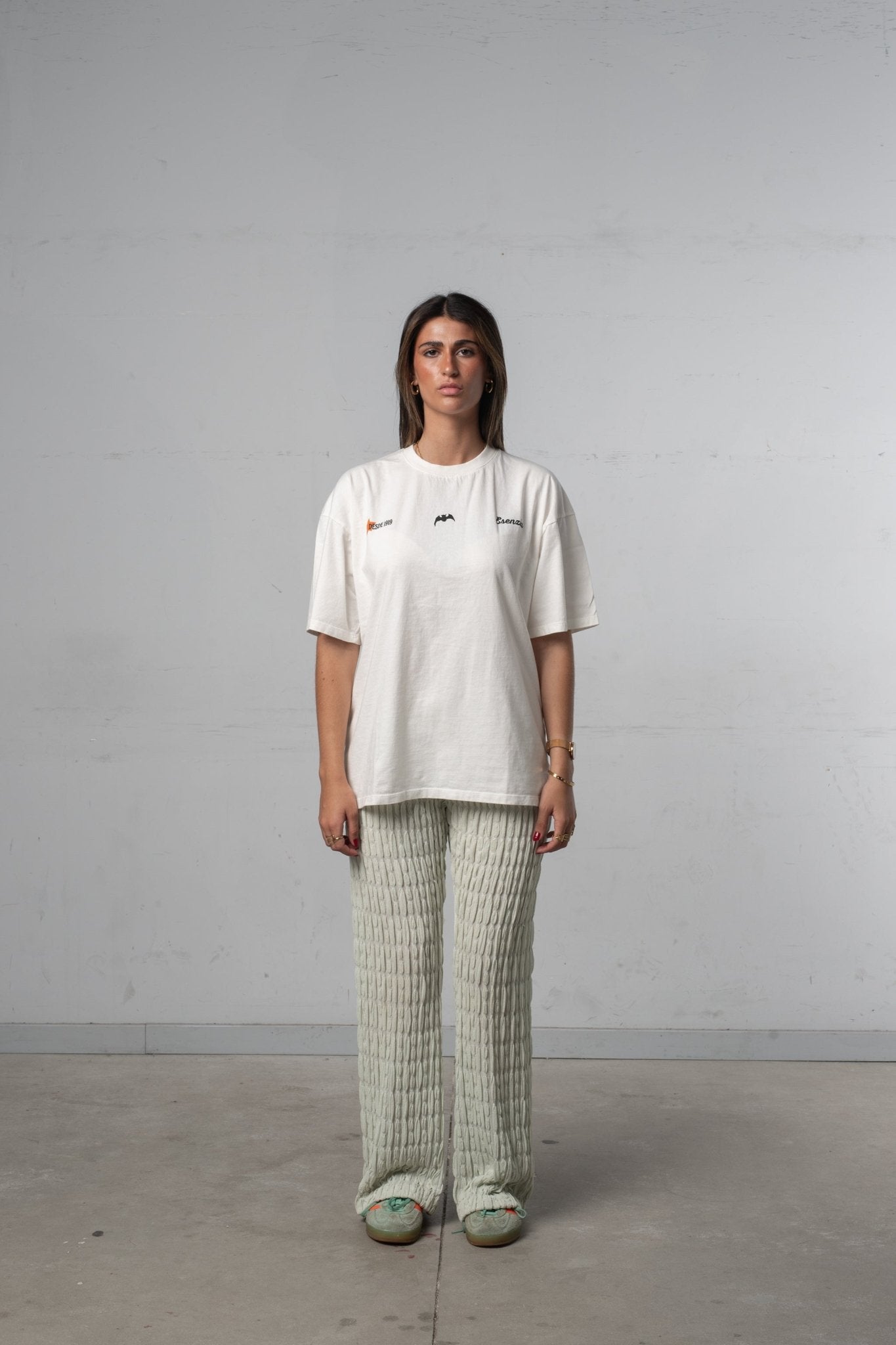 AMUNT TEE