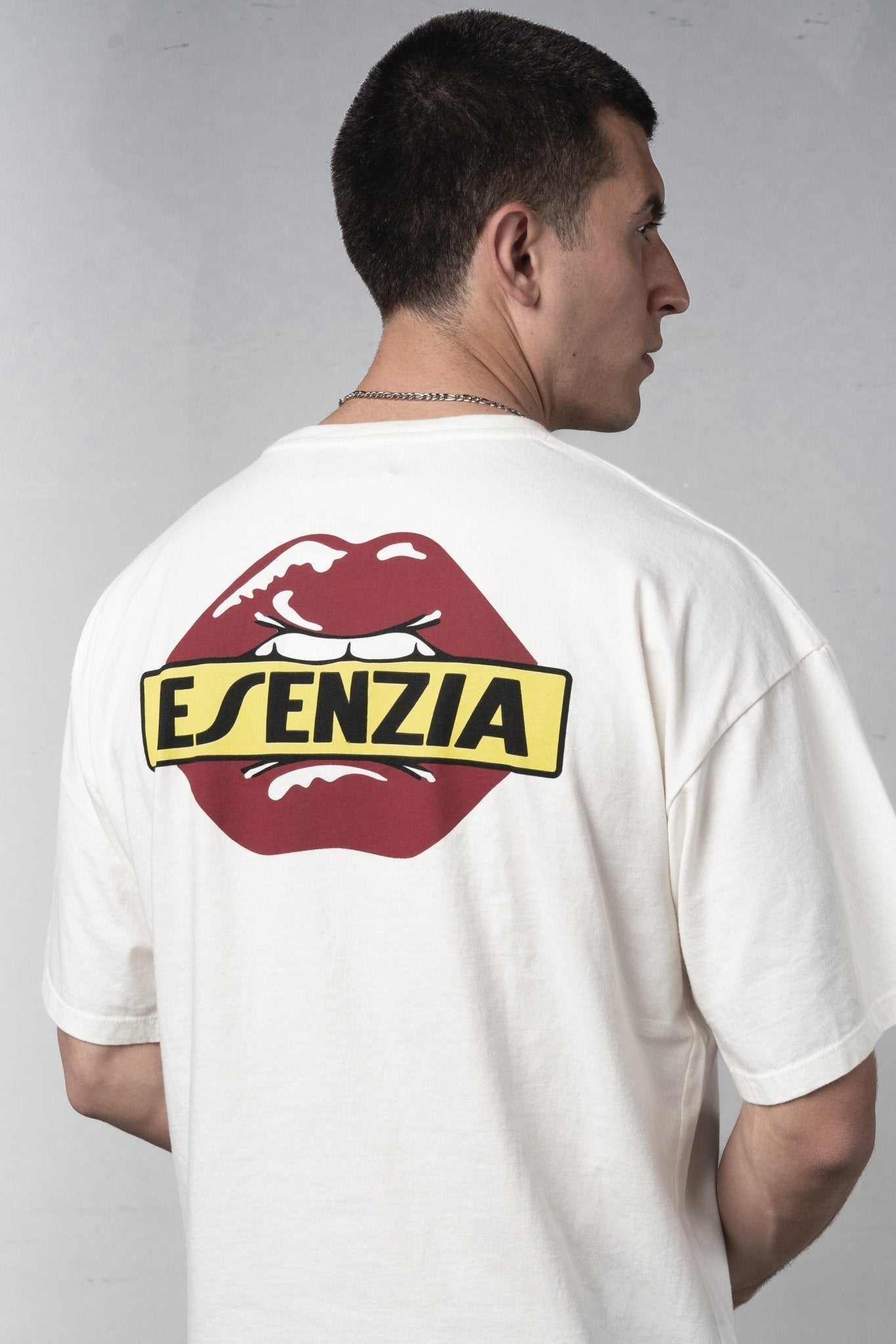KISS TEE