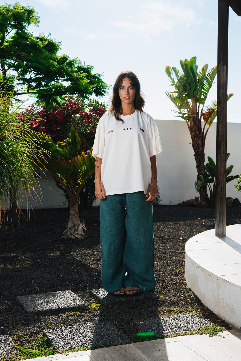 WHITE PAPAGAYO TEE