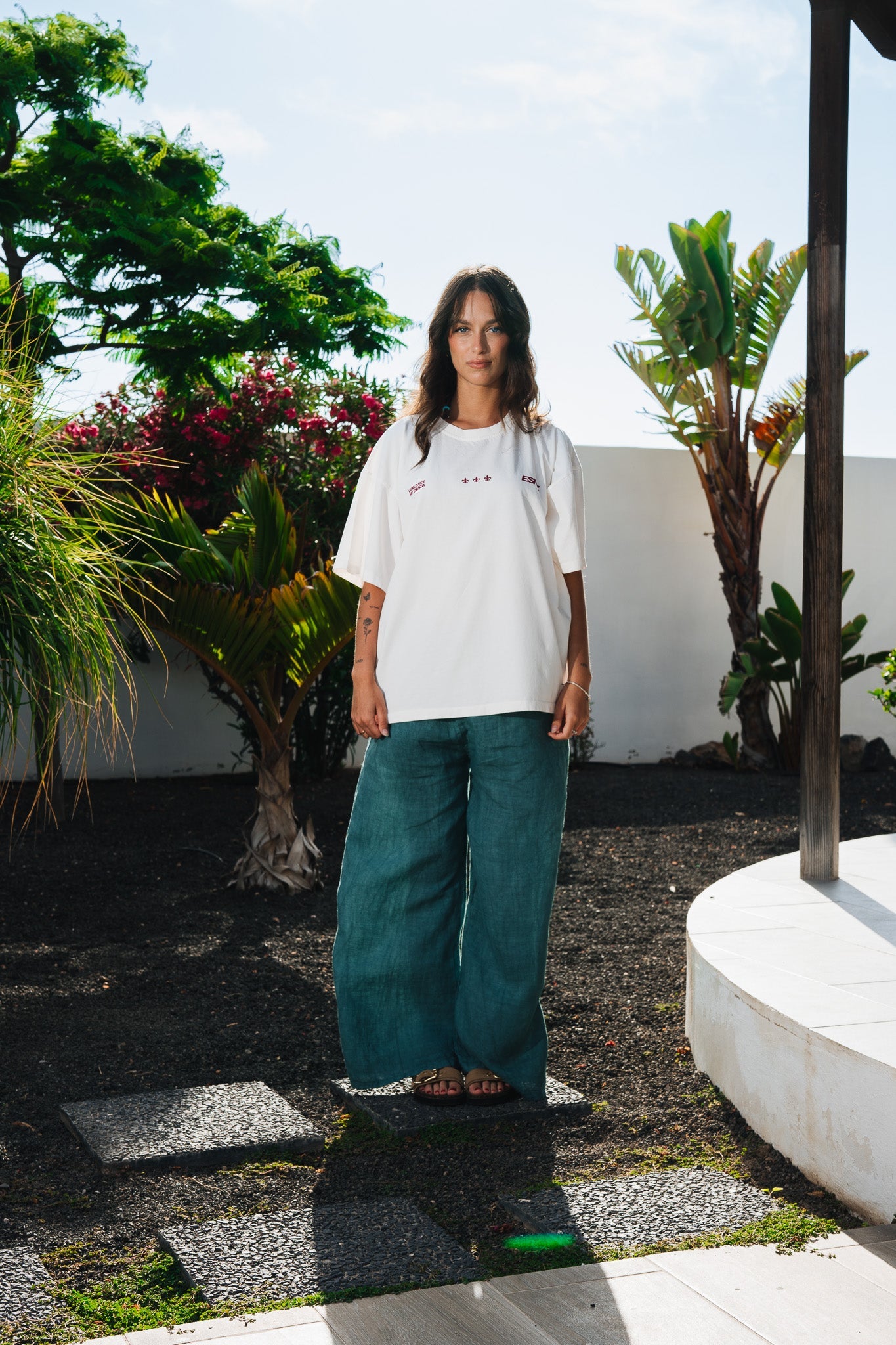 WHITE PAPAGAYO TEE