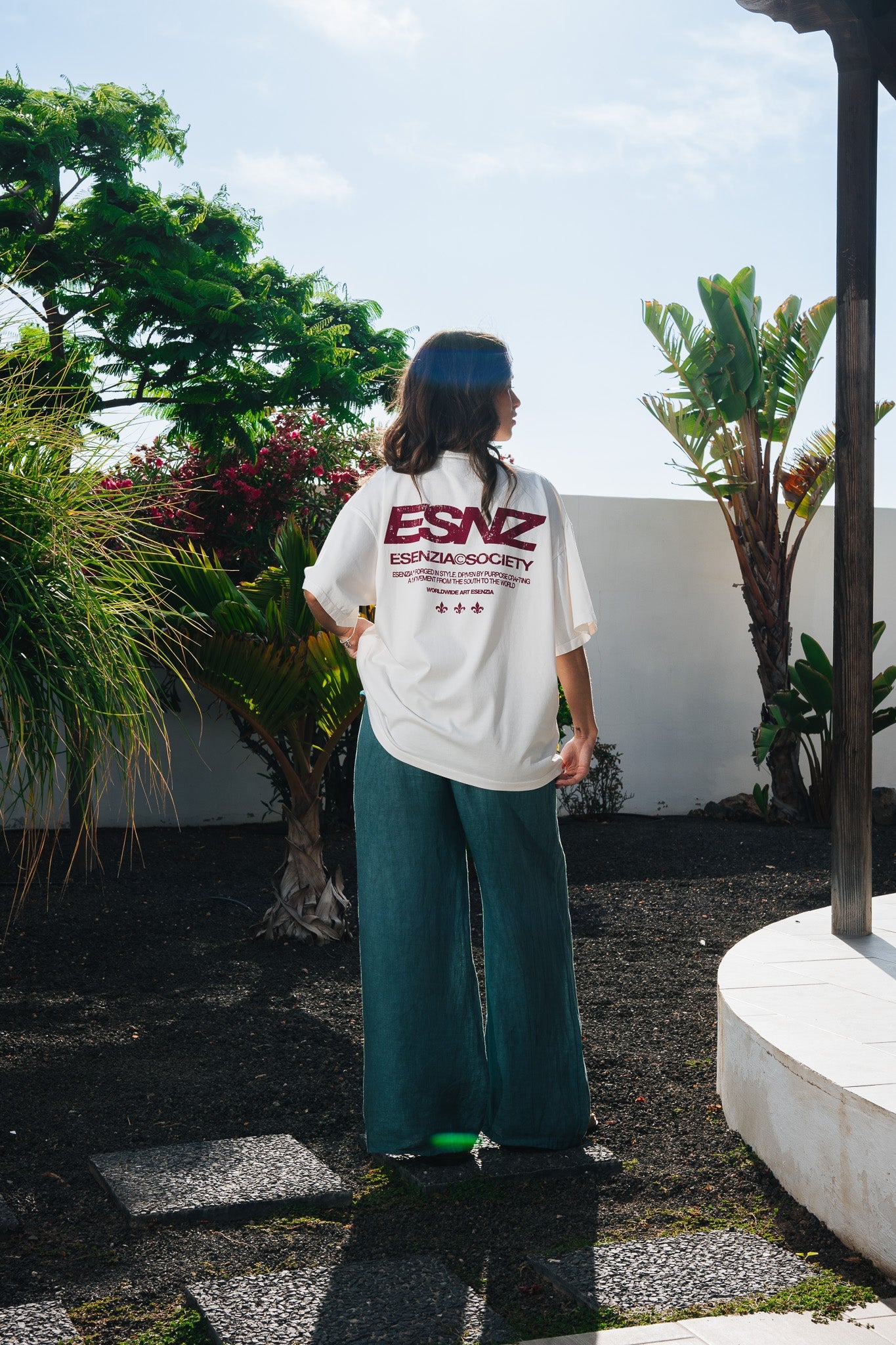 WHITE PAPAGAYO TEE